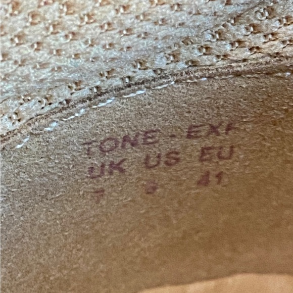 Lace Up Leather Sneakers - Size 8 - Picture 11 of 11